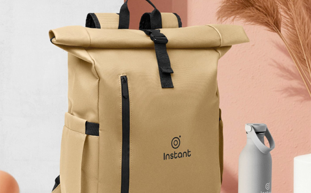 Personalized laptop bag with Instant logo and thermal bottle as promotional gift